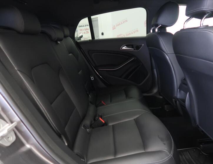 Mercedes-Benz CLA 13