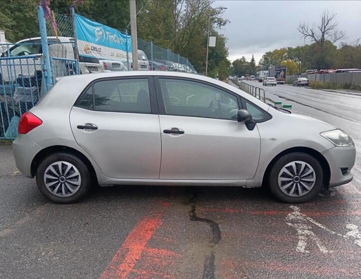 Toyota Auris 12