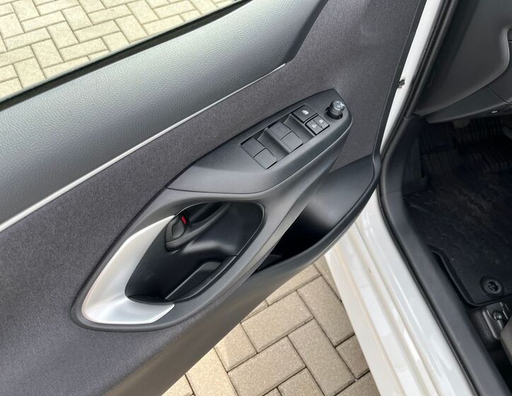 Toyota Yaris 12