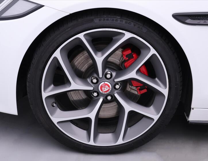 Jaguar XE 38