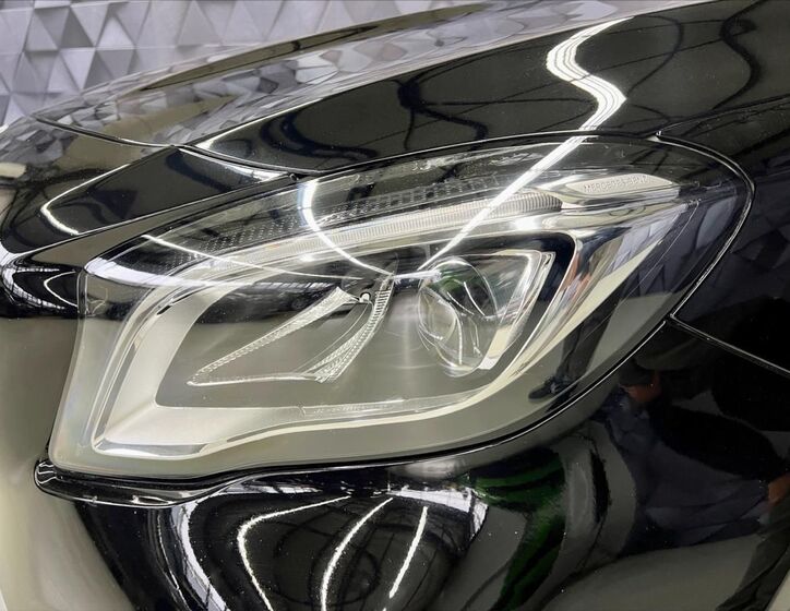 Mercedes-Benz GLA 8