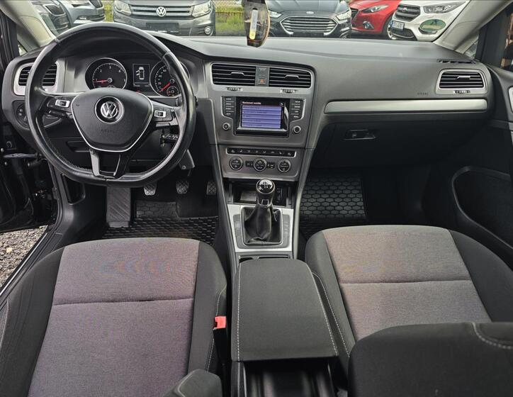 Volkswagen Golf 24