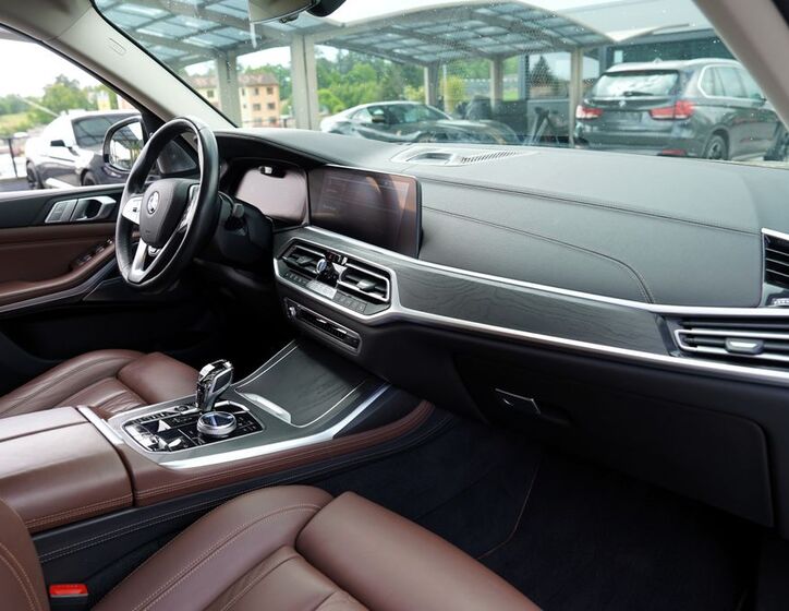 BMW X7 29