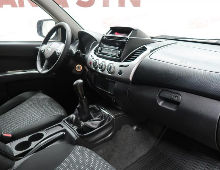 Mitsubishi L200 9