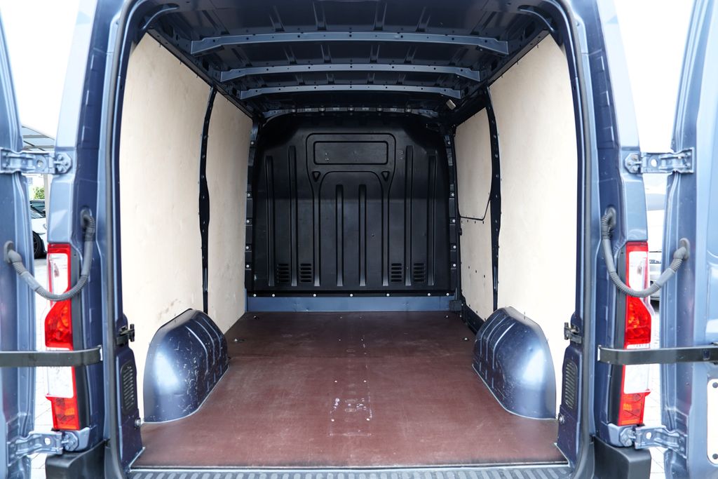 Nissan NV400