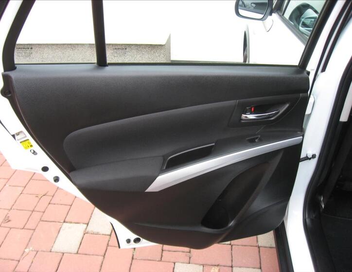 Suzuki S-Cross 15