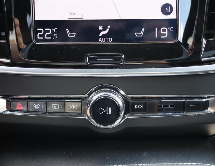 Volvo V90 31