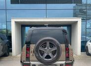 Land Rover Defender 10