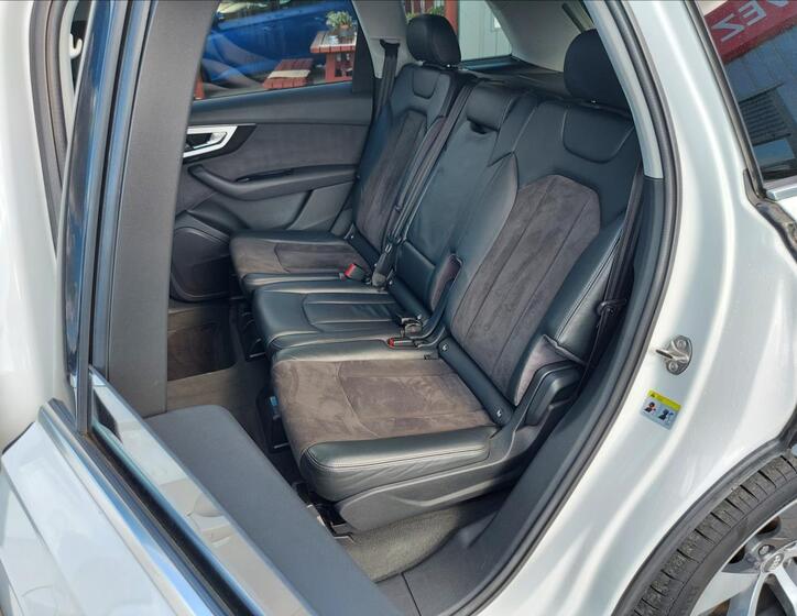 Audi Q7 12
