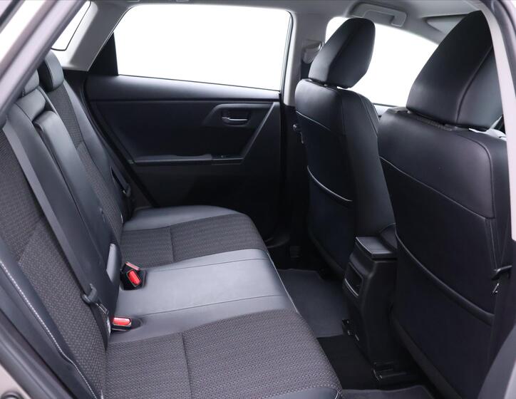 Toyota Auris 15