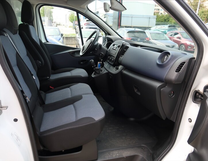Opel Vivaro 11