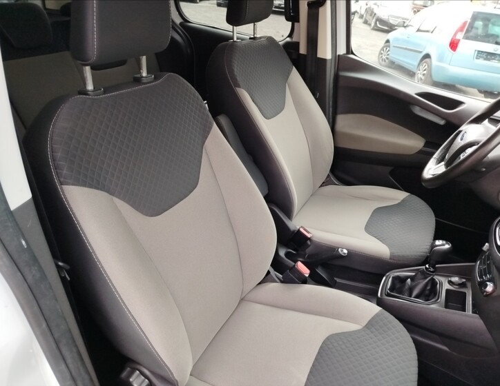 Ford Tourneo Courier 25