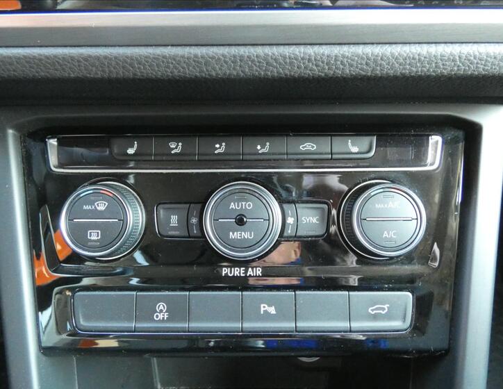 Volkswagen Touran 9