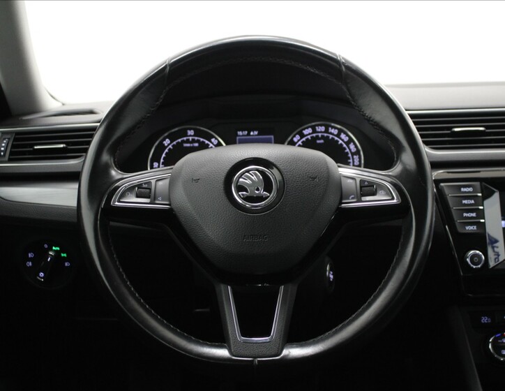 Škoda Superb 9