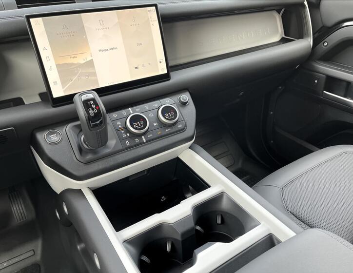 Land Rover Defender 16