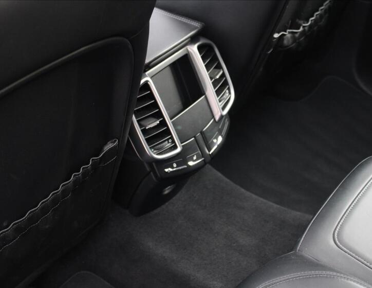 Porsche Cayenne 42