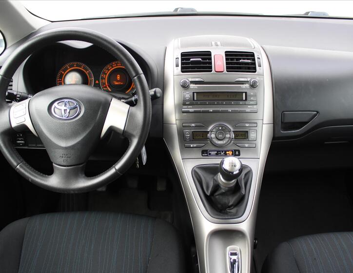 Toyota Auris 13