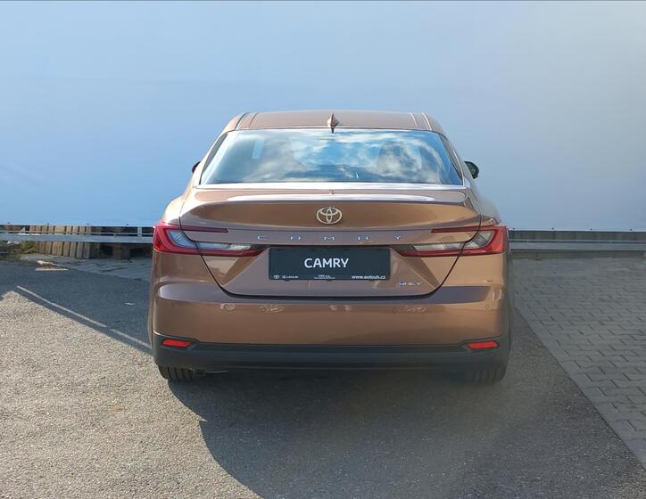 Toyota Camry 4