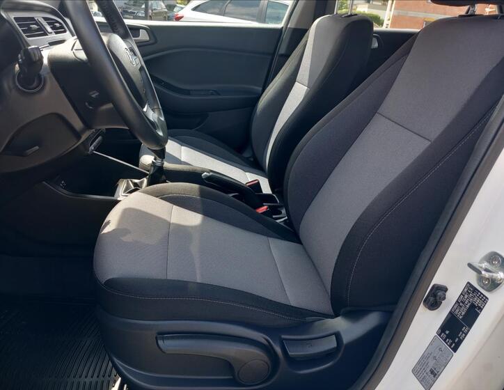 Hyundai i20 16
