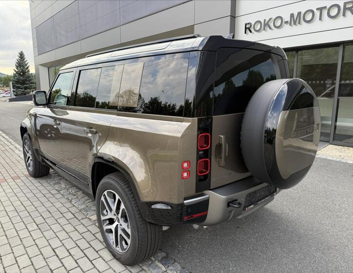 Land Rover Defender 10