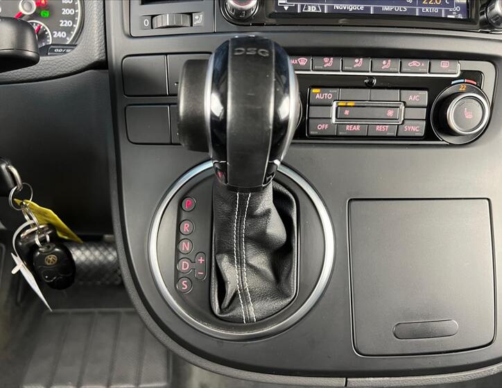 Volkswagen Multivan 18