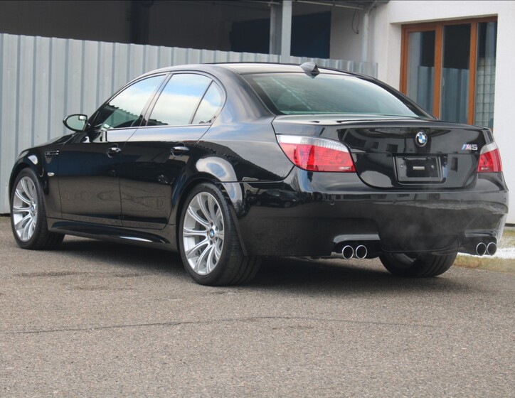 BMW M5 7