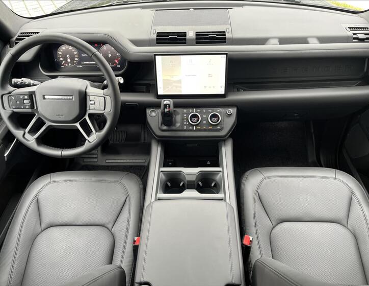 Land Rover Defender 14