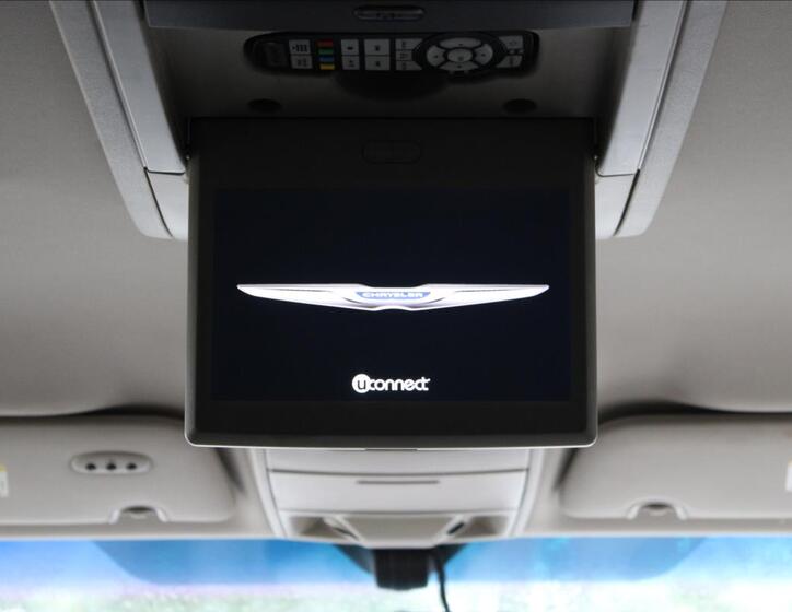 Chrysler Town & Country 38