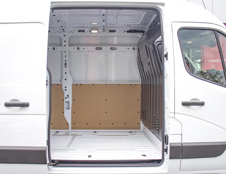 Nissan NV400 6