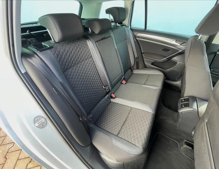 Volkswagen Golf 24