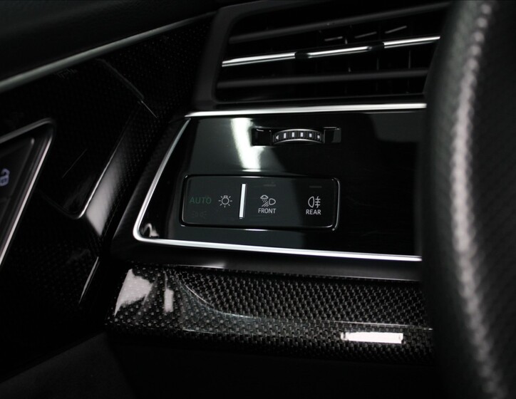 Audi Q8 20
