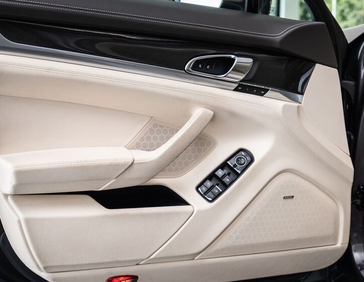 Porsche Panamera 7
