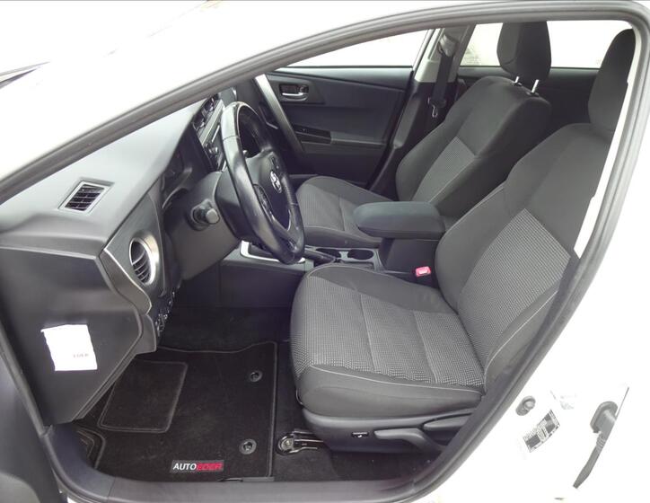 Toyota Auris 16