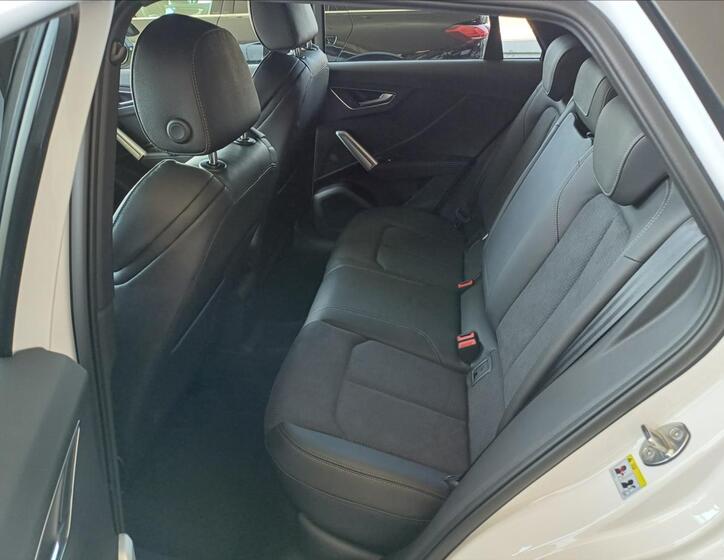 Audi Q2 10