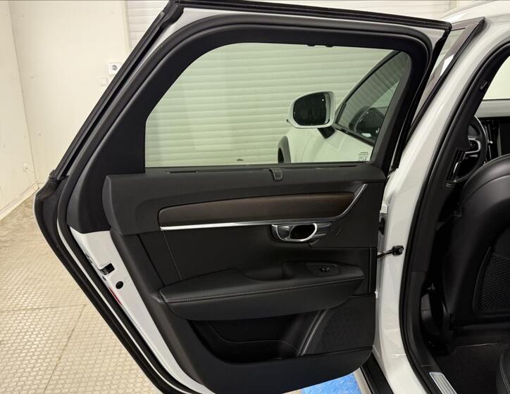 Volvo V90 32