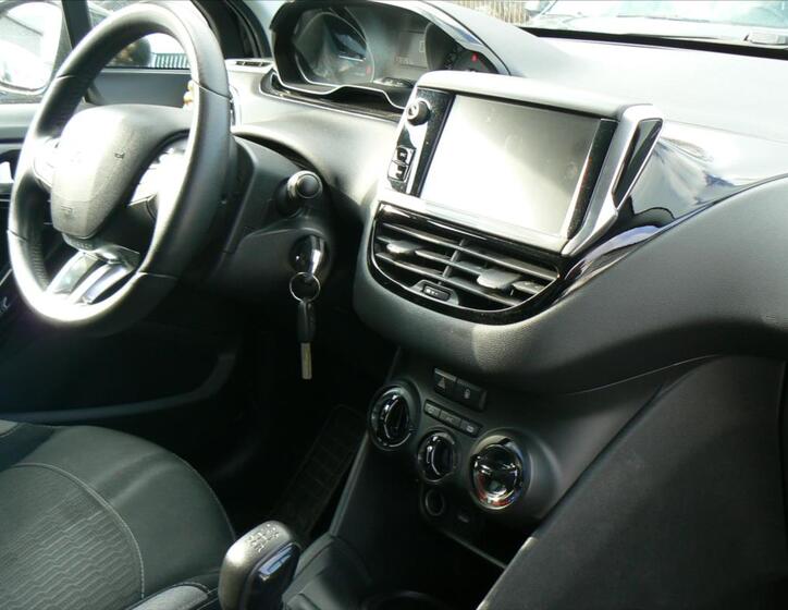 Peugeot 208 17