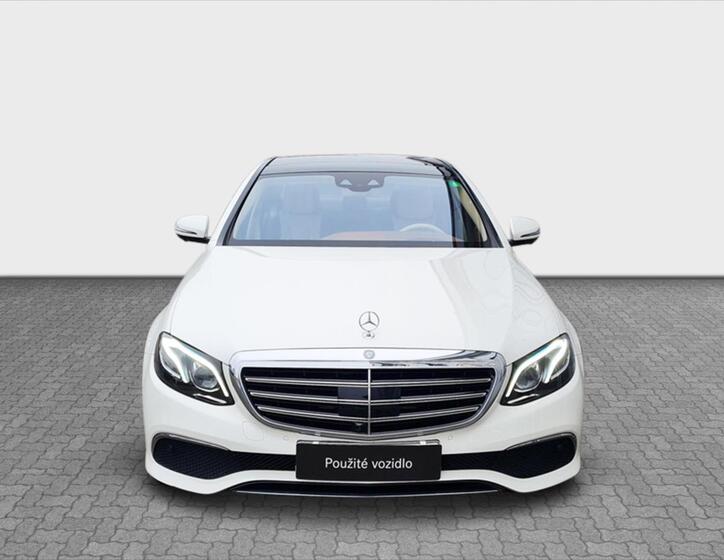 Mercedes-Benz Třídy E 8