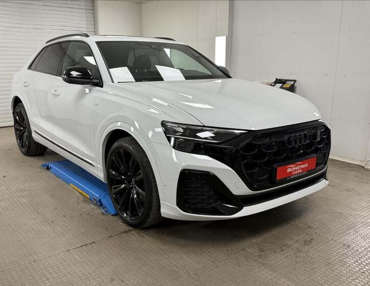 Audi Q8 1