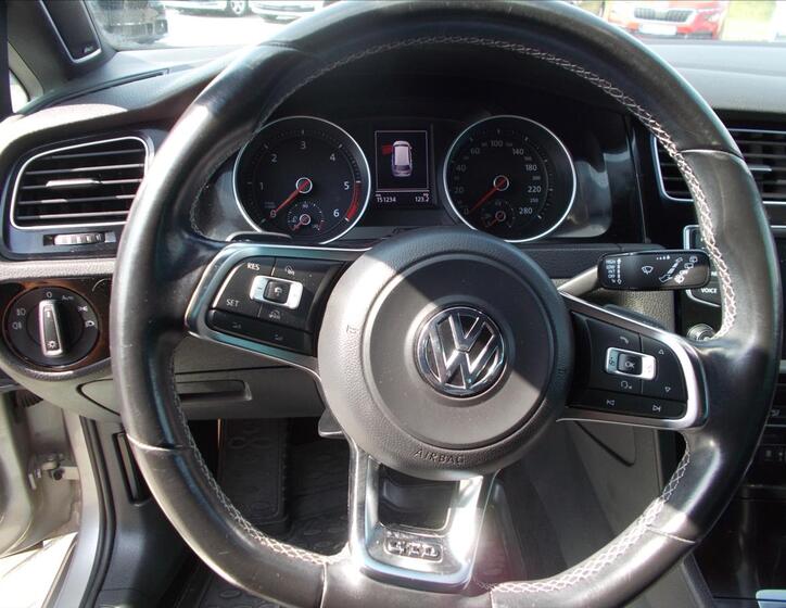 Volkswagen Golf 22