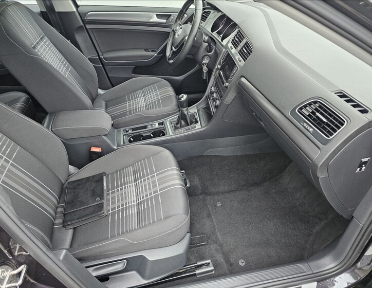 Volkswagen Golf 32