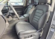 Volkswagen Touareg 8