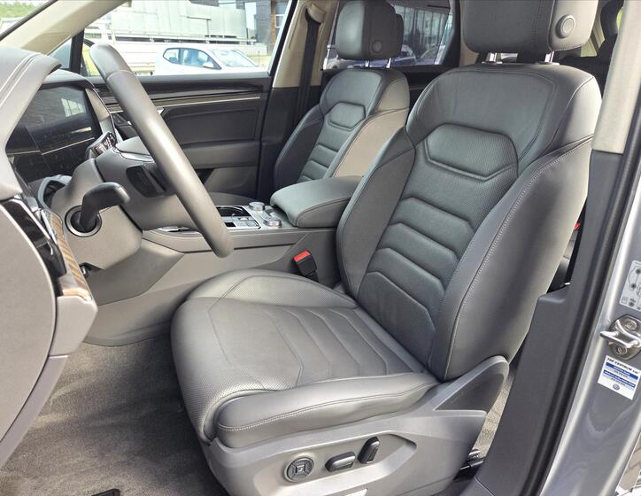 Volkswagen Touareg 8