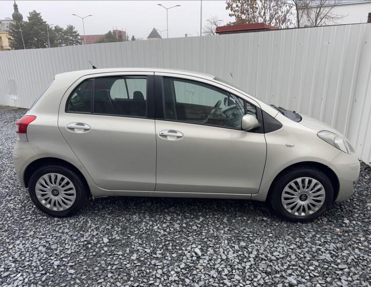 Toyota Yaris 14