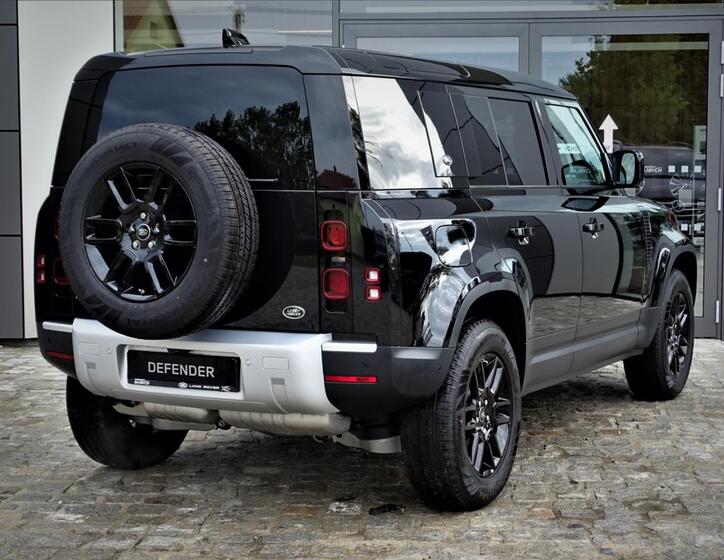 Land Rover Defender 4