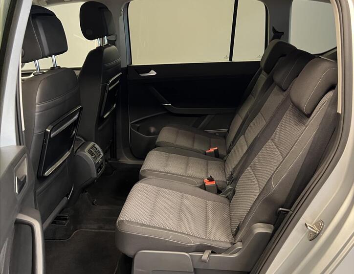 Volkswagen Touran 9