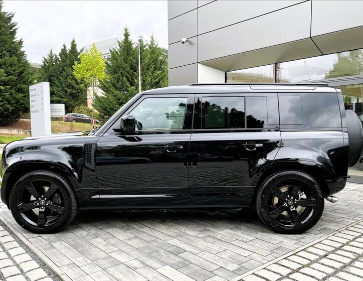 Land Rover Defender 2