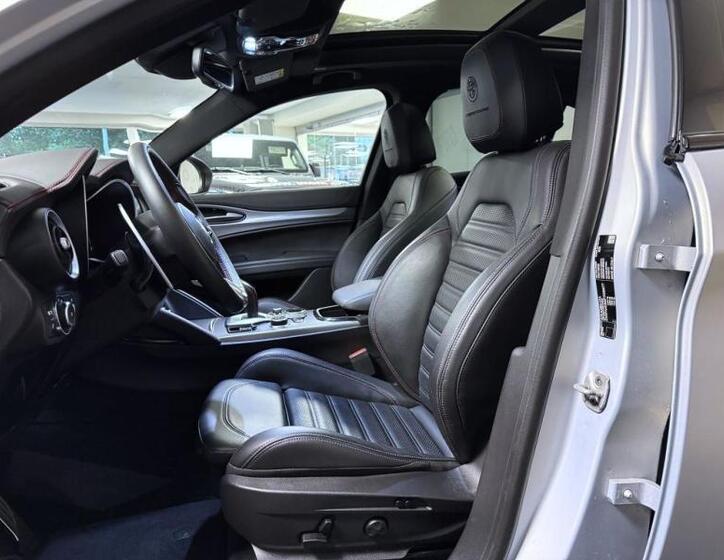 Alfa Romeo Stelvio 8