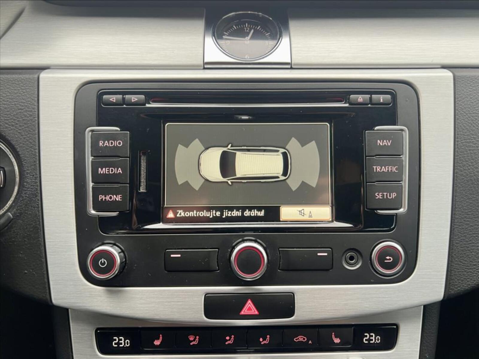 Volkswagen Passat 25