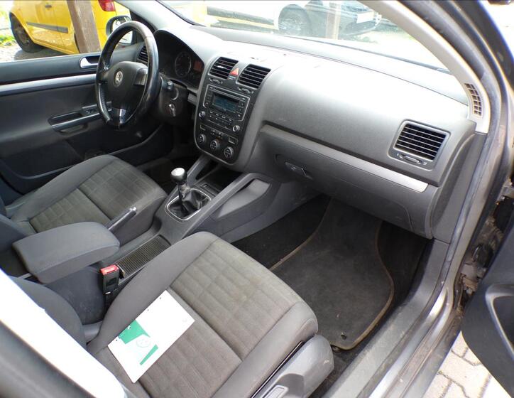 Volkswagen Golf 23