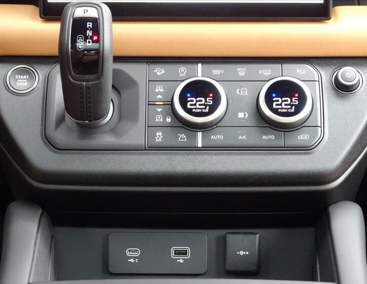 Land Rover Defender 14